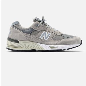 Classic New Balance 991, men’s 6 women’s 7.5